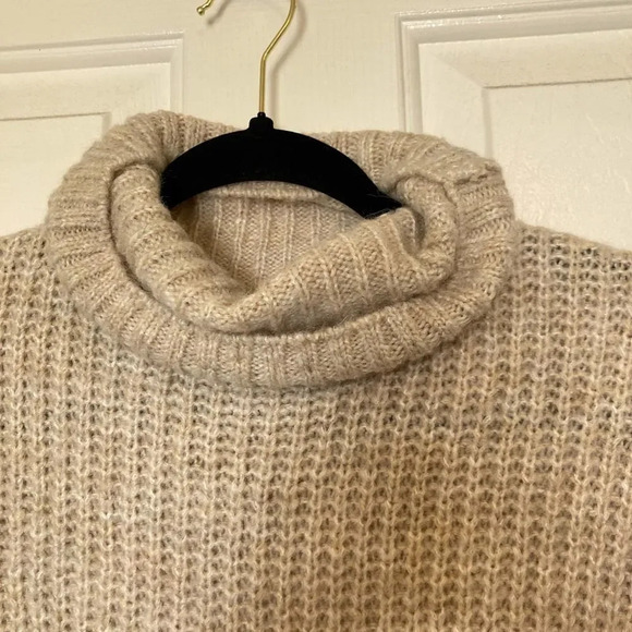 NWT OLD NAVY Tunic Length Cocoon Turtleneck Sweater Cream Of Wheat XS - Picture 2 of 7